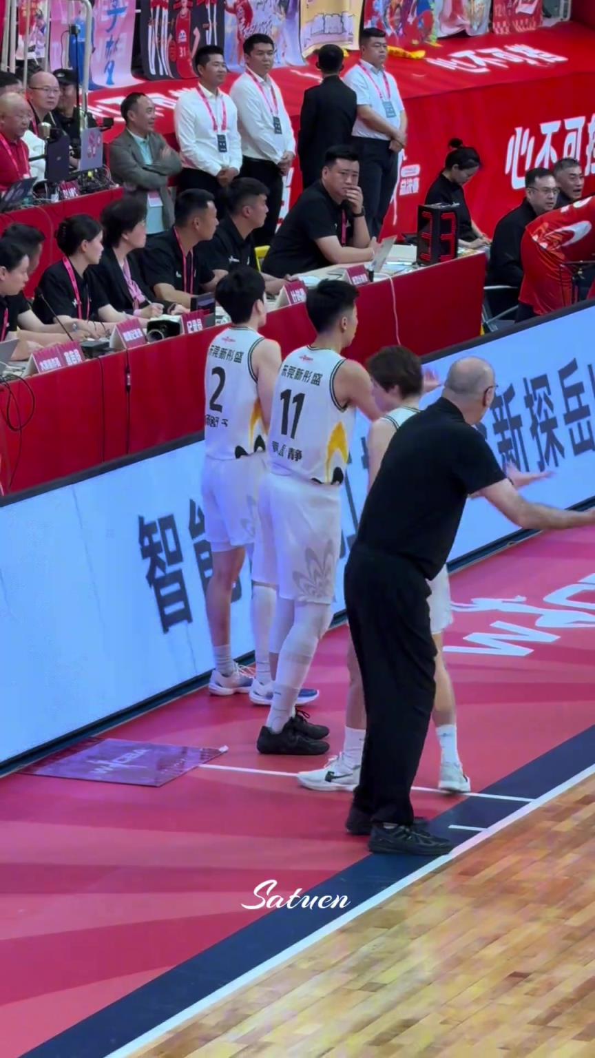 無奈的一家三口！絕望的教練，氣瘋了的皮總！