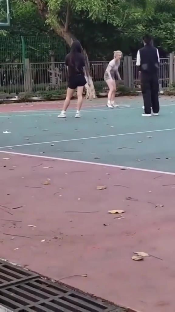 上來就背打女生的男人，真的活該沒有女朋友啊